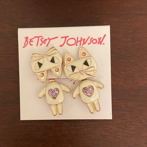 Betsey Johnson White and Gold Cat Earrings